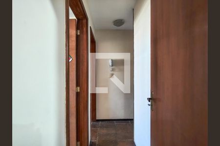 Corredor de apartamento à venda com 3 quartos, 107m² em Grajaú, Rio de Janeiro