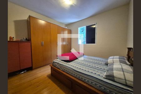 Quarto 1 Piso I de casa de condomínio à venda com 3 quartos, 132m² em Parque das Cigarreiras, Taboão da Serra