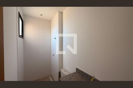 Banheiro da Suíte 2 de casa de condomínio à venda com 4 quartos, 160m² em Jardim Planalto, Goiânia