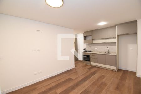 Sala/Cozinha de apartamento para alugar com 2 quartos, 46m² em Centro, Curitiba