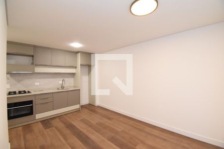 Sala/Cozinha de apartamento para alugar com 2 quartos, 46m² em Centro, Curitiba