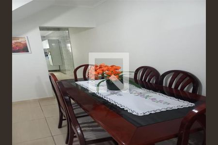 Casa à venda com 3 quartos, 242m² em Jardim Paraguacu, São Paulo