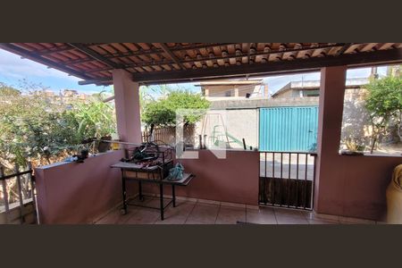 vista sala  de casa para alugar com 3 quartos, 180m² em São João, Betim