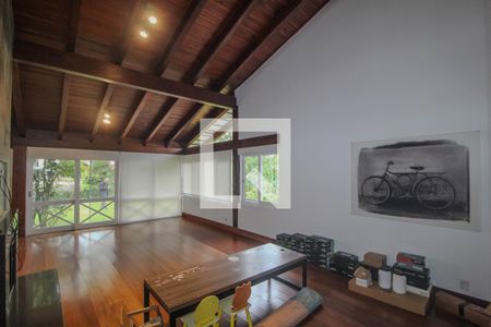 sala de casa de condomínio para alugar com 4 quartos, 840m² em Cavalhada, Porto Alegre