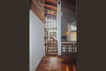 escada de casa de condomínio para alugar com 4 quartos, 840m² em Cavalhada, Porto Alegre