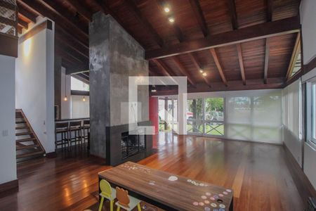 sala de casa de condomínio para alugar com 4 quartos, 840m² em Cavalhada, Porto Alegre