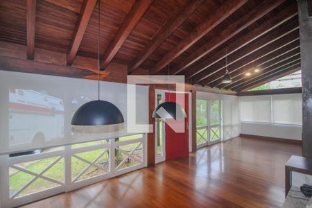 sala de casa de condomínio para alugar com 4 quartos, 840m² em Cavalhada, Porto Alegre