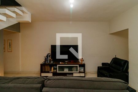 Casa para alugar com 5 quartos, 375m² em Jardim Recanto Verde, São Paulo
