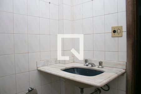 Casa para alugar com 4 quartos, 400m² em Cachoeirinha, Belo Horizonte