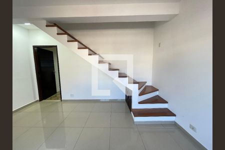 Sala de casa para alugar com 5 quartos, 120m² em Vila Dalva, São Paulo