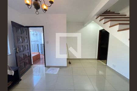 Sala de casa para alugar com 5 quartos, 120m² em Vila Dalva, São Paulo