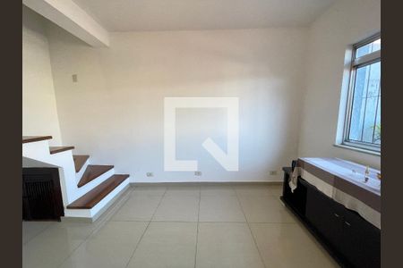 Sala de casa para alugar com 5 quartos, 120m² em Vila Dalva, São Paulo