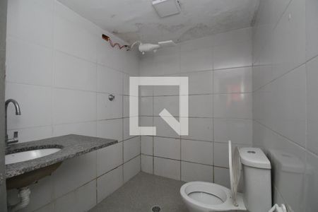 Banheiro de casa para alugar com 1 quarto, 50m² em Vila Pirajussara, São Paulo