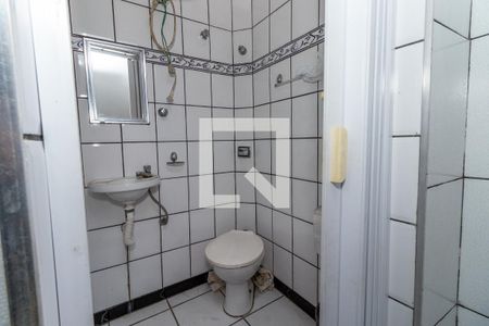 Banheiro de casa para alugar com 1 quarto, 50m² em Bom Retiro, São Paulo