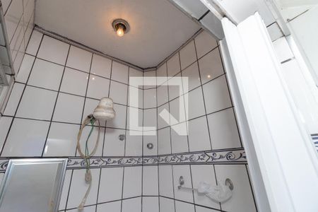 Banheiro de casa para alugar com 1 quarto, 50m² em Bom Retiro, São Paulo