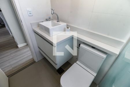 Banheiro de apartamento para alugar com 2 quartos, 50m² em Real Parque, São Paulo