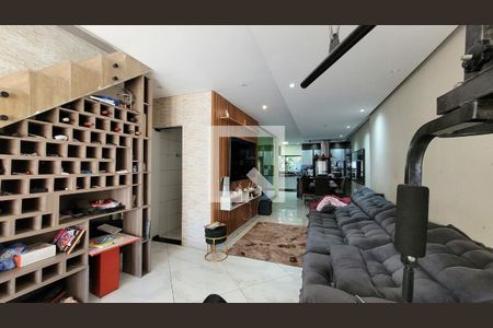 Casa para alugar com 3 quartos, 300m² em Jardim Sao Paulo, Itaquaquecetuba