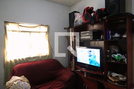 Sala de TV de casa à venda com 2 quartos, 120m² em Pirajá, Belo Horizonte