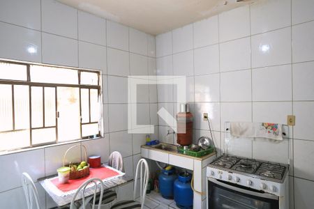 Cozinha de casa à venda com 2 quartos, 120m² em Pirajá, Belo Horizonte