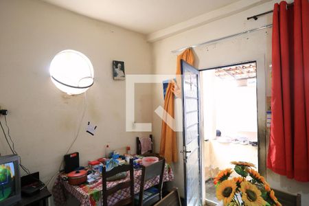 Sala de casa à venda com 2 quartos, 120m² em Pirajá, Belo Horizonte
