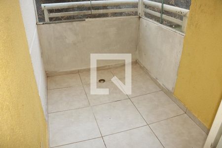 Varanda da sala de apartamento para alugar com 2 quartos, 50m² em Jardim Isis, Cotia