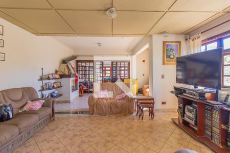 Sala de casa de condomínio para alugar com 6 quartos, 270m² em Jardim Nomura, Cotia