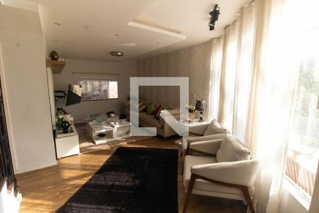 Sala de casa de condomínio para alugar com 5 quartos, 672m² em Pendotiba, Niterói