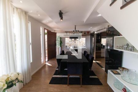 Sala de casa de condomínio para alugar com 5 quartos, 672m² em Pendotiba, Niterói