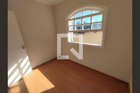Casa à venda com 3 quartos, 154m² em Jardim Ester Yolanda, São Paulo