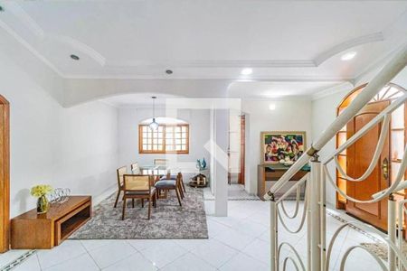 Casa à venda com 3 quartos, 235m² em Cidade São Francisco, São Paulo