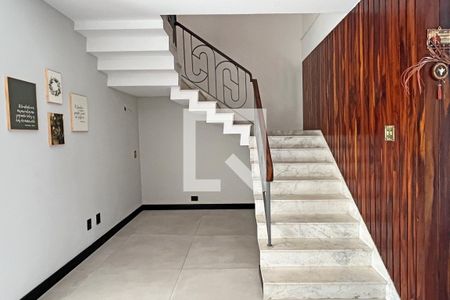 Sala 2 de casa para alugar com 3 quartos, 170m² em Gonzaga, Santos