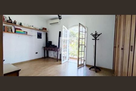 Casa à venda com 3 quartos, 210m² em Butantã, São Paulo