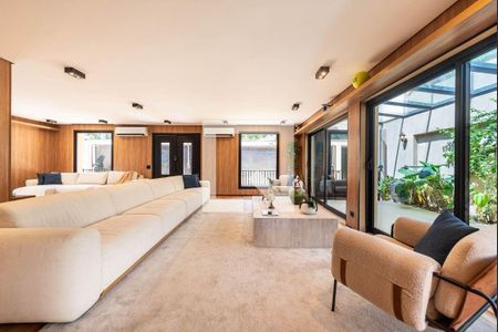 Casa à venda com 3 quartos, 329m² em Jardim Guedala, São Paulo