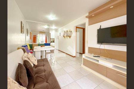 Sala de TV de apartamento para alugar com 2 quartos, 62m² em Canasvieiras, Florianópolis