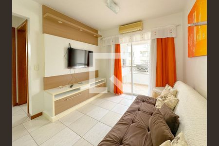 Sala de TV de apartamento para alugar com 2 quartos, 62m² em Canasvieiras, Florianópolis