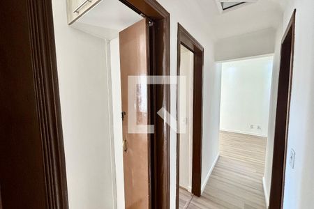Corredor  de apartamento para alugar com 3 quartos, 68m² em Jardim Sao Miguel, Ferraz de Vasconcelos