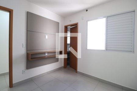 Quarto 1 - Suíte de apartamento para alugar com 3 quartos, 70m² em Granja Marileusa, Uberlândia