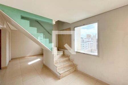 Escadas de apartamento para alugar com 3 quartos, 190m² em Lourdes, Belo Horizonte