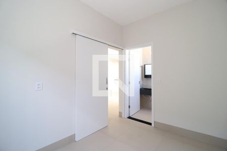 Quarto 1 - Suíte de casa para alugar com 2 quartos, 50m² em Jardim Holanda, Uberlândia