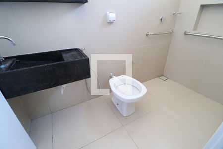 Banheiro do Quarto 1 de casa para alugar com 2 quartos, 50m² em Jardim Holanda, Uberlândia