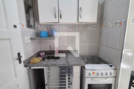 Cozinha de kitnet/studio para alugar com 1 quarto, 30m² em Cidade Ocian, Praia Grande