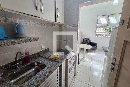 Cozinha de kitnet/studio para alugar com 1 quarto, 30m² em Cidade Ocian, Praia Grande
