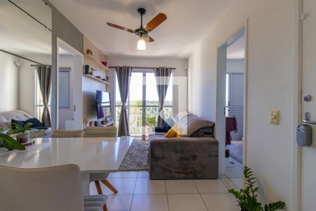 Sala de apartamento para alugar com 3 quartos, 52m² em Jardim Marilu, Cotia