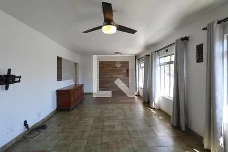 Sala de casa para alugar com 3 quartos, 208m² em Jardim Rubilene, Diadema