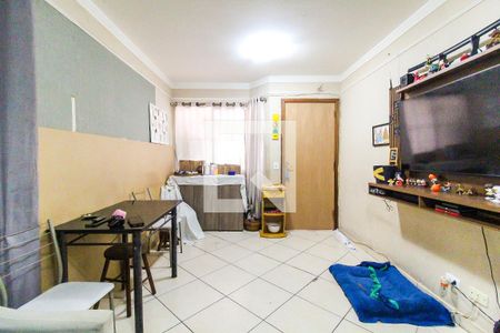 Sala de casa de condomínio à venda com 2 quartos, 72m² em Vila Carmosina, São Paulo