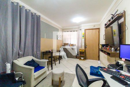 Sala de casa de condomínio à venda com 2 quartos, 72m² em Vila Carmosina, São Paulo