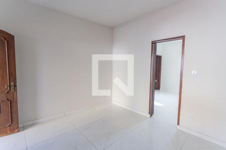 Sala 1 de casa para alugar com 2 quartos, 200m² em Santa Cruz, Belo Horizonte