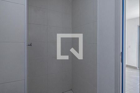 banheiro social_3 de apartamento para alugar com 2 quartos, 36m² em Parque Bristol, São Paulo