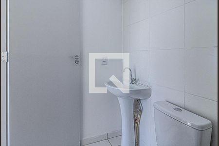 banheiro social_4 de apartamento para alugar com 2 quartos, 36m² em Parque Bristol, São Paulo