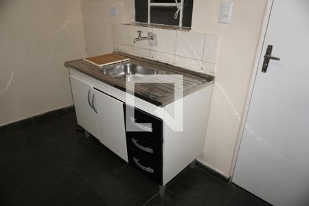 Sala - Cozinha de casa para alugar com 1 quarto, 35m² em Conjunto Habitacional Pirajussara, Embu das Artes